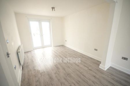 3 bedroom end of terrace house to rent - Photo 2