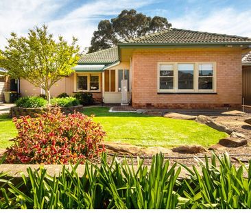 Magnificent family home, one not too miss! - Photo 1