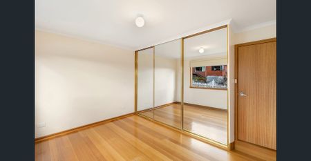 Convenient, Charming Three Bedroom Home - Photo 4