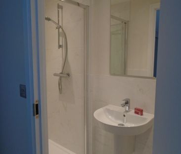 3 bedroom end of terrace house to rent - Photo 1