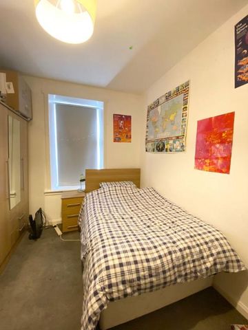 3 bedroom flat to rent - Photo 3