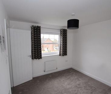 3 bedroom semi-detached house to rent - Photo 3