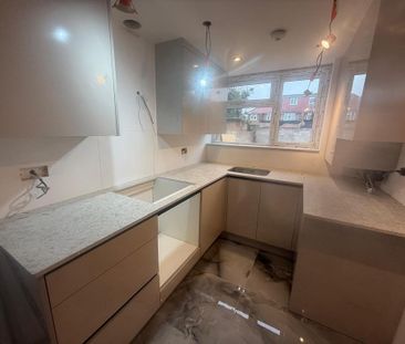 4 bedroom semi-detached house to rent - Photo 6