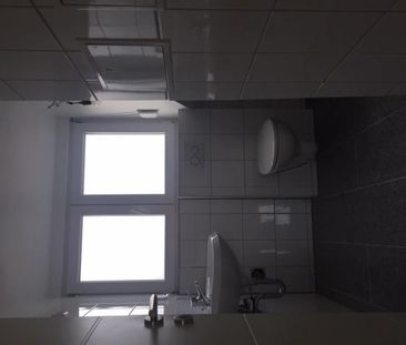 Neuwertige 3-Zimmer-DG-Wohnung mit Loggia und KFZ-Stellplatz | Nbg-... - Photo 1