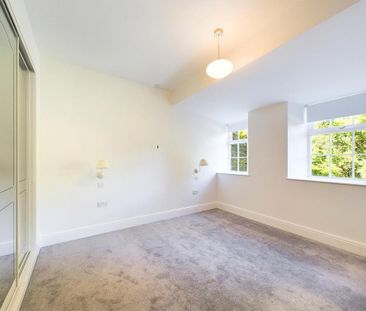 4 bedroom end of terrace house to rent - Photo 6