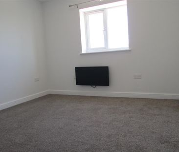Halifax Road, Birchencliffe, Huddersfield - Photo 4