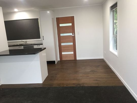 Modern, sunny, private one bedroom unit - Photo 1