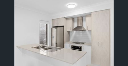 Charming Family Home in Flagstone - Photo 3