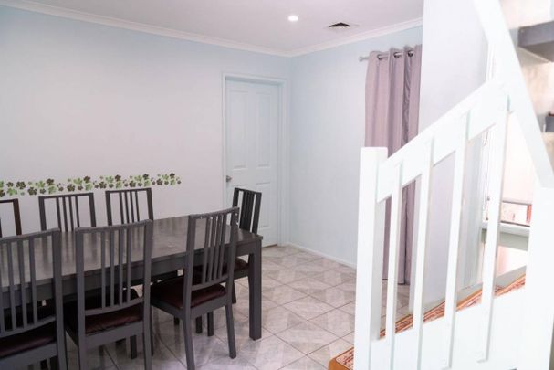 Fully Furnished & Fully Bedded Home in Prime Richmond Location - Photo 1