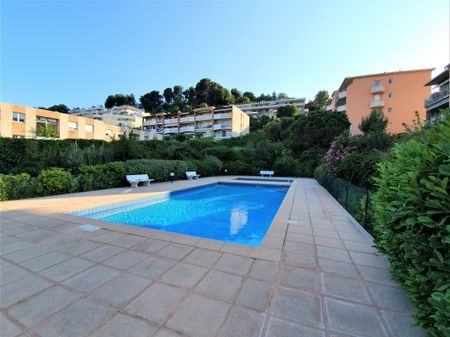 A LOUER 2P MEUBLE ST LAURENT DU VAR - Photo 4