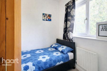 3 bedroom semi-detached house to rent - Photo 3