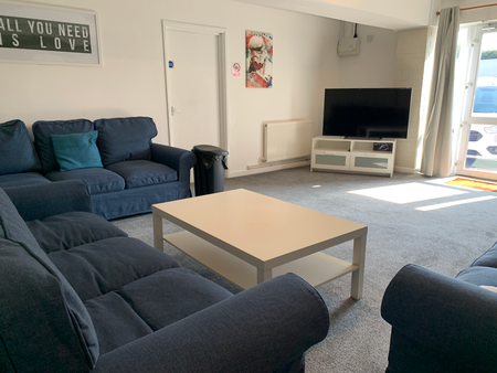 Lovely House Share property minutes from the Train Station Room 11 - Photo 4