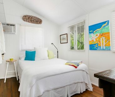 CHARGING TWO BEDROOM HOME IN PRIME INNER CITY LOCATION! - Photo 4