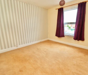 3 bedroom Mid Terraced House to let - Photo 4