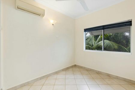 SPACIOUS THREE-BEDROOM UNIT IN A PRIME LOCATION - Photo 3