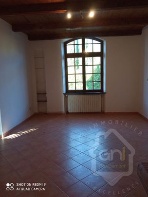 Très grande batisse T5 à Esparron de pallières, - Photo 1