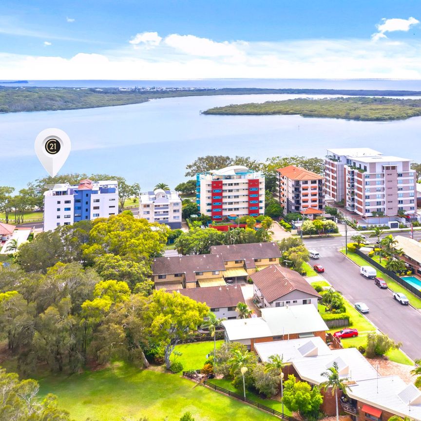 Picnic Point – Three Bedroom Penthouse with Private Roof Top Garden! - Photo 1