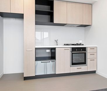 LUXURY LIVING IN THE HEART OF CHELTENHAM VILLAGE - Photo 2