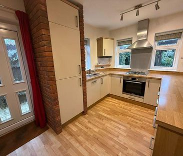 3 bedroom semi-detached bungalow to rent - Photo 3