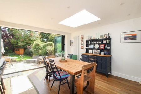 3 bedroom semi-detached house to rent - Photo 3