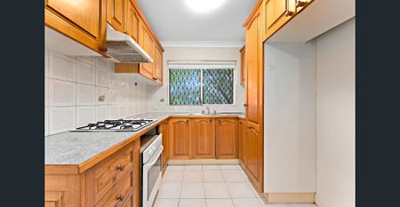 Outstanding and Spacious Townhouse - Photo 5