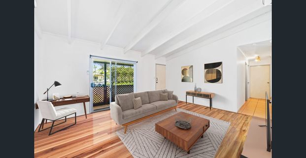 Large 6mx6m shed/workshop and Solar panels - Photo 1