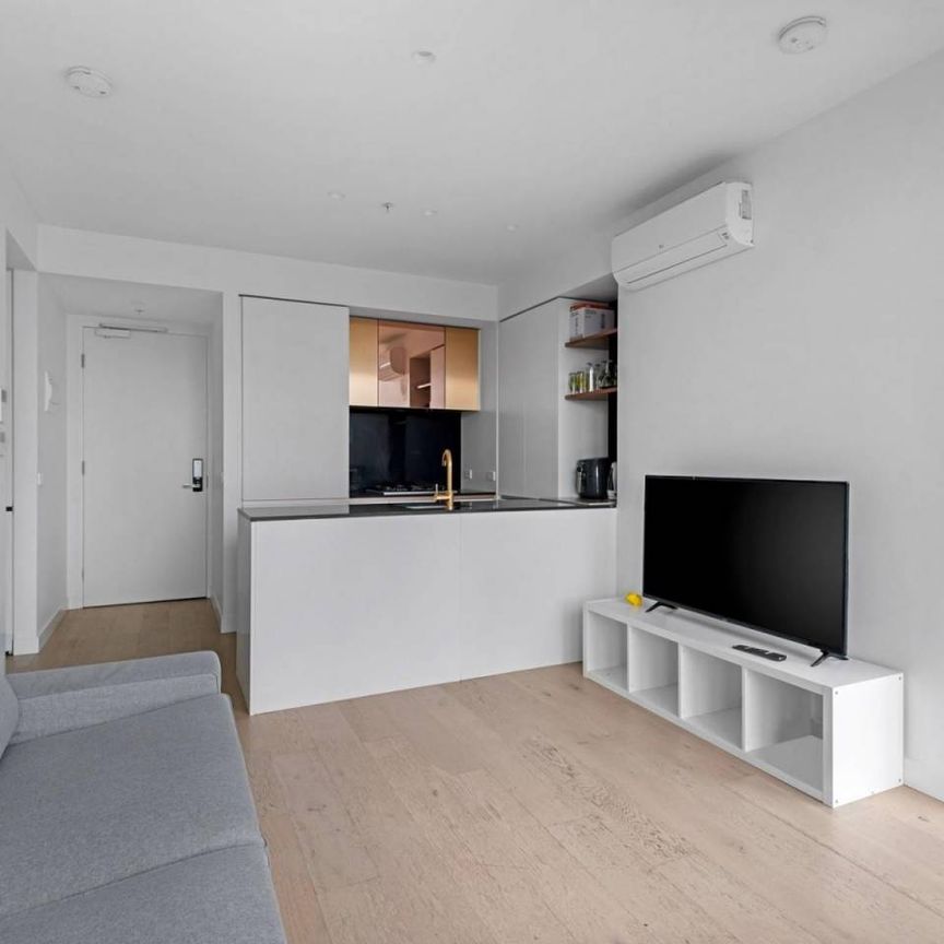 Fully Furnished Great View 2 Bedrooms 1 Bathroom Apartment - Photo 1
