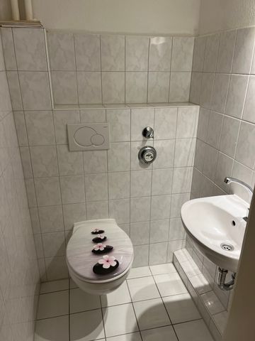 2,5 Zimmer mit Gäste-WC und EBK *Ab Sofort* - Photo 5