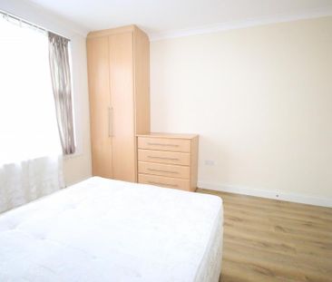 3 bedroom flat to rent - Photo 4