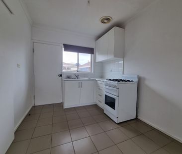 2 Bedroom Unit - Walk to Central Clayton - Photo 3