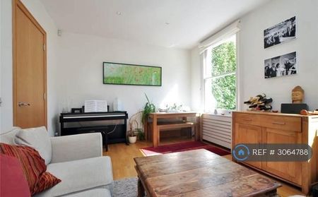 3 bedroom flat to rent - Photo 2