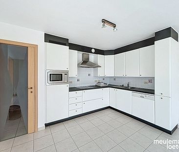 Lichtrijk appartement met twee slaapkamers - Foto 6