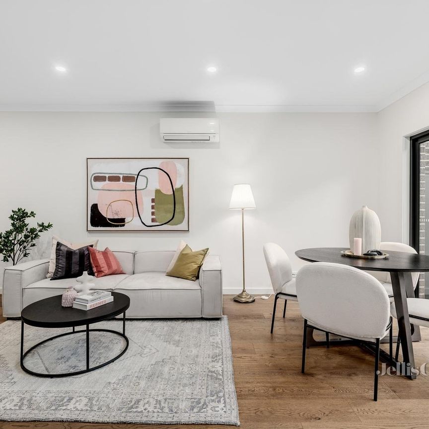 2/14 Stanley Grove, Blackburn - Photo 1