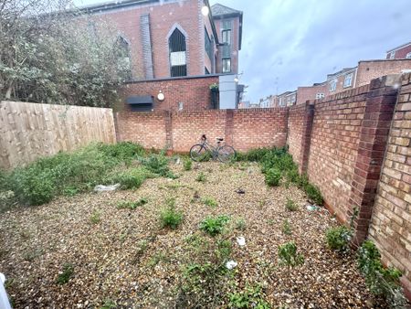 4 Herbert Road, Greater London, UB1 - Photo 5