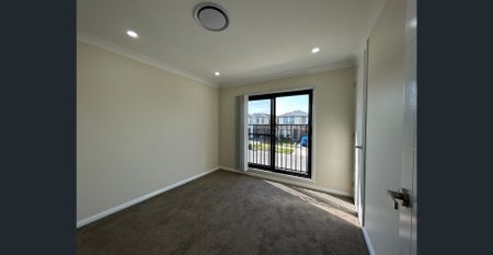 Exquisite Duplex Living - Your Dream Home Awaits! - Photo 3