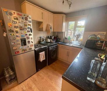 Bates Close, George Green, SL3 - Photo 2