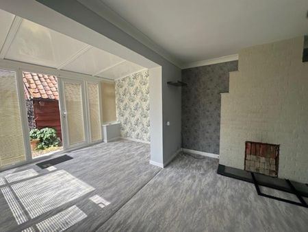 Available 4 Bed Cottage - Photo 3