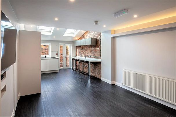 5 bedroom terraced house to rent - Photo 1