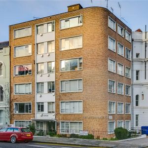 2 bedroom flat in Notting Hill - Photo 2