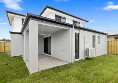 Gorgeous, spacious and centrally located! - Photo 4