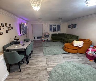 3 bedroom end of terrace house to rent - Photo 2