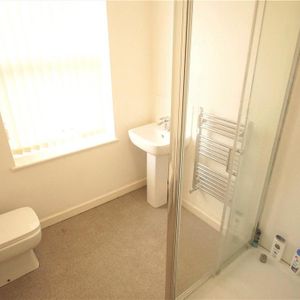 Property to rent - Photo 2