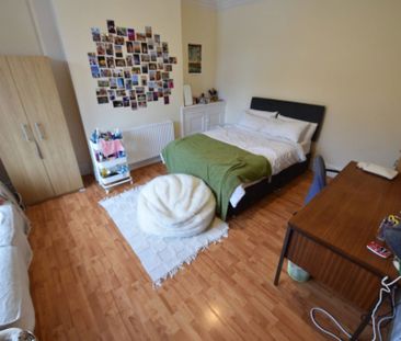 4 bedroom House in Royal Park View, Leeds - Photo 2