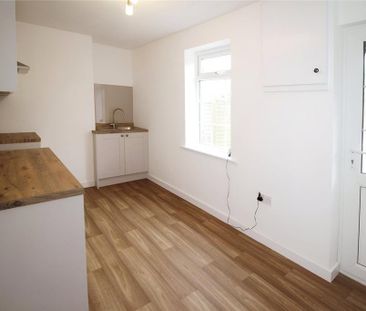 2 bedroom semi-detached house to rent - Photo 6