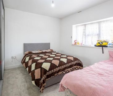 5 bedroom detached house to rent - Photo 2