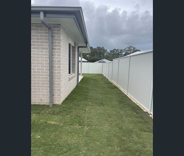 17 Violet Ave, Kawungan, Qld 4655 - Photo 6