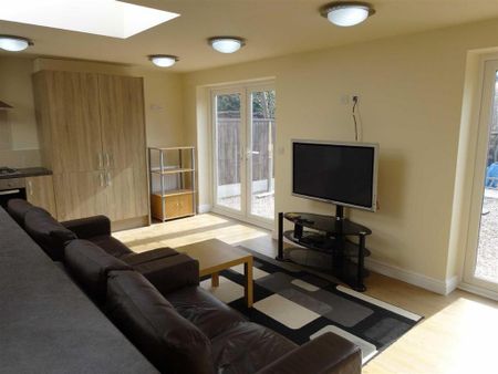 10 bedroom terraced house to rent - Photo 2