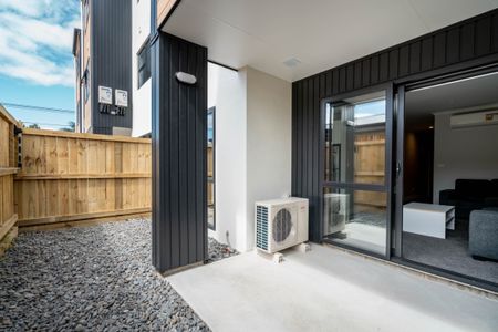 Located within a short five minute walk to the Waikato University are these brand new, one bedroom studio rooms. Set on three levels, the studio rooms are fully furnished. - Photo 2