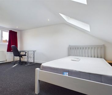 4 bedroom terraced house to rent - Photo 5