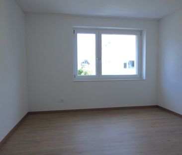 "grosse, moderne 4.5-Zimmer-Wohnung mit Lift und eigenem Waschturm" - Foto 3